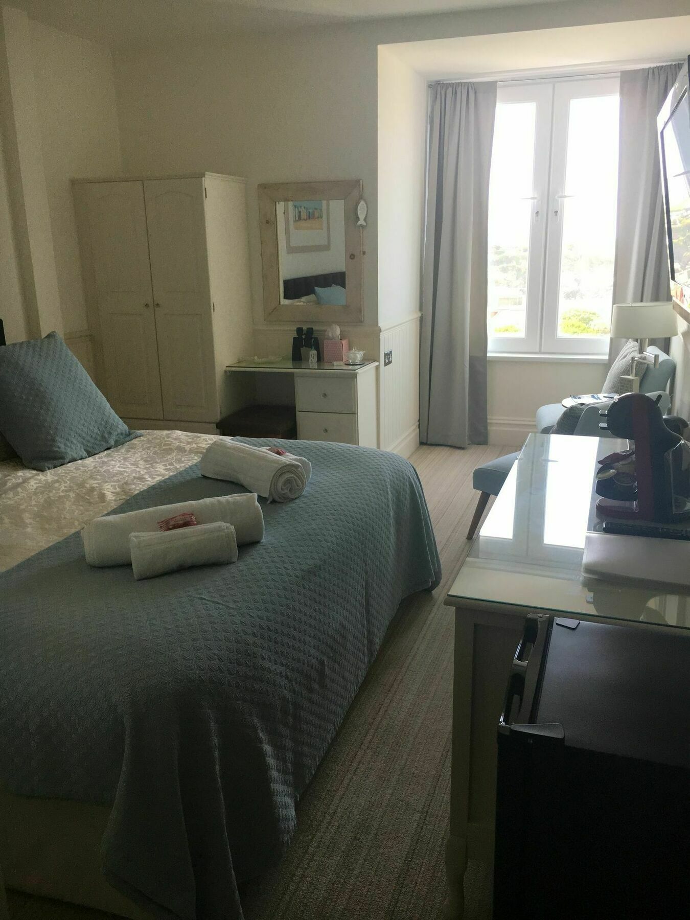 Lazy Waves Boutique B&B Bed & Breakfast 3*